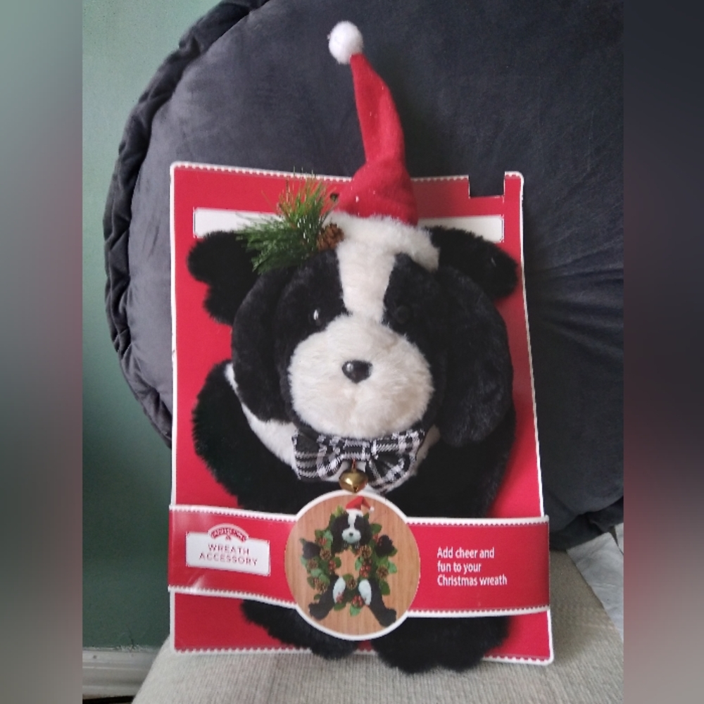 Holiday Time dog wreath accessory